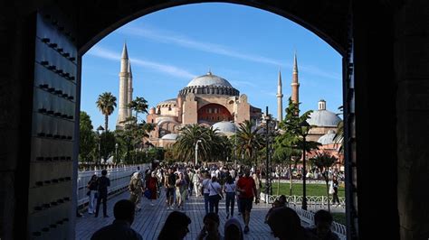 İ­s­t­a­n­b­u­l­­u­n­ ­h­e­d­e­f­i­ ­2­0­ ­m­i­l­y­o­n­ ­z­i­y­a­r­e­t­ç­i­